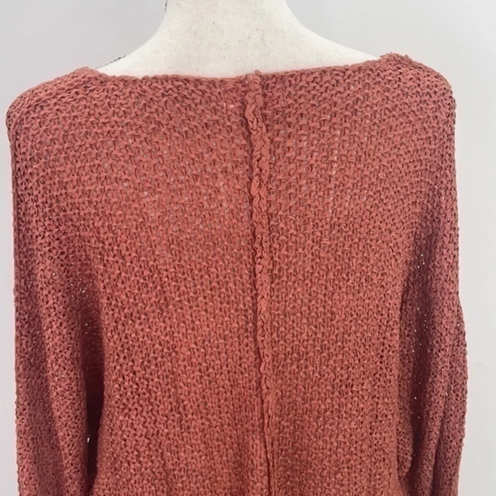 UEC Pink Lily orange lightweight v-neck sweater small perfect for summer
